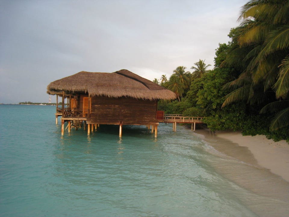 Wasserbungalows auf der Lagunenseite Kuramathi Maldives