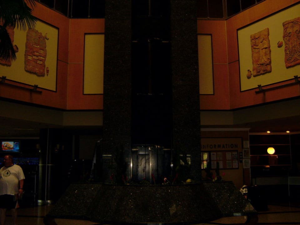 Der Rezeptions bereich mit Aufzug Hane Family Resort