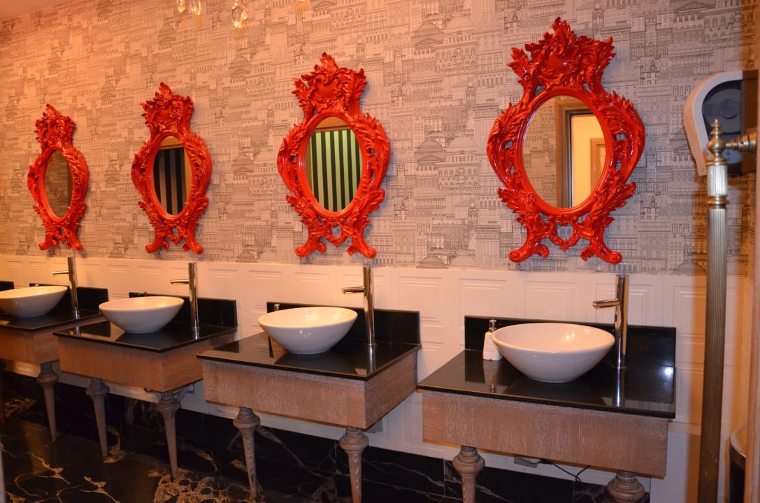 Öffentliche Toiletten Hotel Delphin Imperial