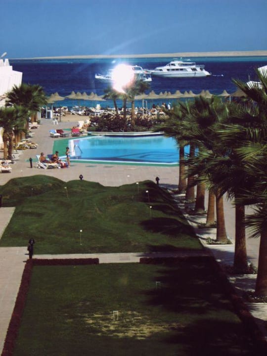 Blick vom Restaurant auf Poollandschaft und Meer Hotel Aqua Fun