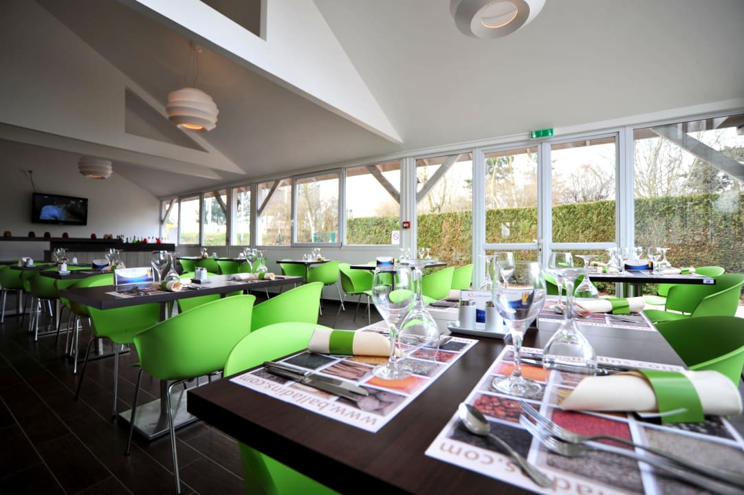 Salle restaurant Hotel Balladins Trappes