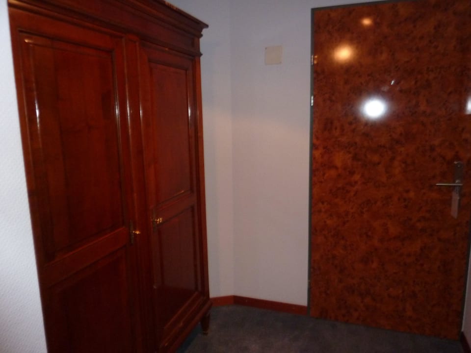 Eingangstür Hotel Montana Zürich