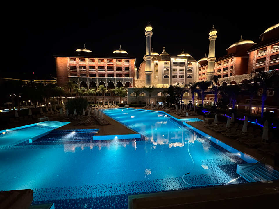 Pool Royal Taj Mahal Hotel