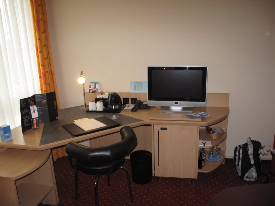 Der Schreibtisch.... Hotel NH Leipzig Messe