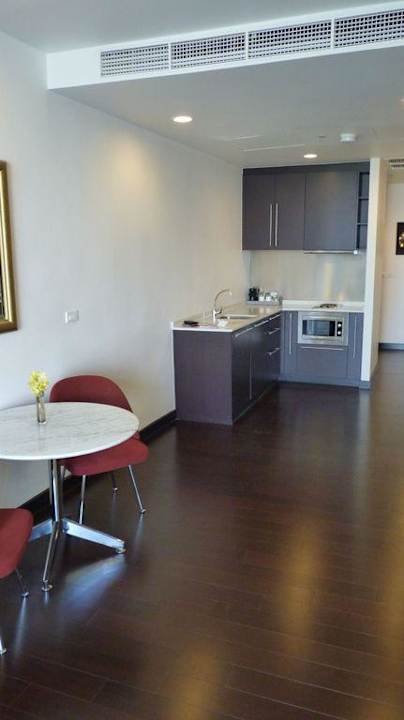 Blick auf die Küchenzeile Chatrium Hotel Riverside Bangkok