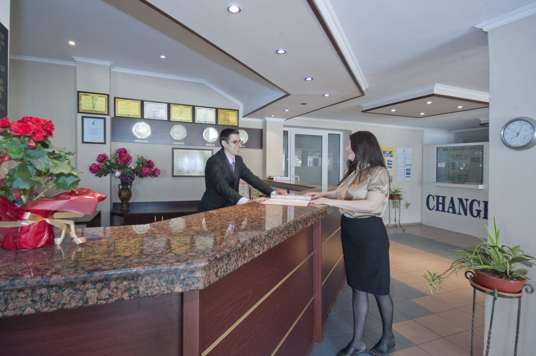 Рецепция Hotel Regina Jassen II