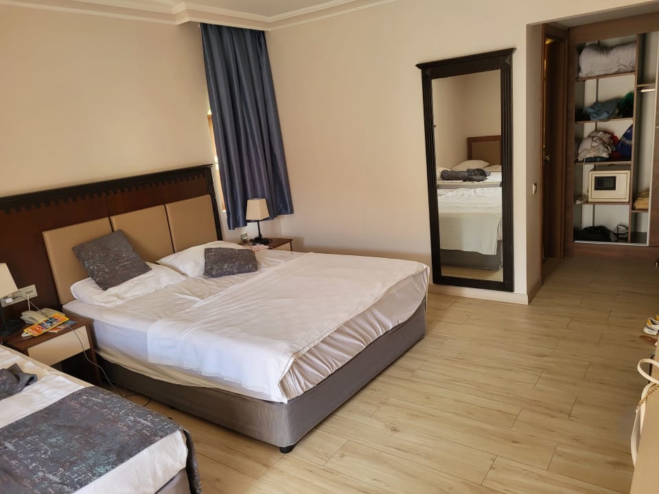 Zimmer Justiniano Deluxe Resort