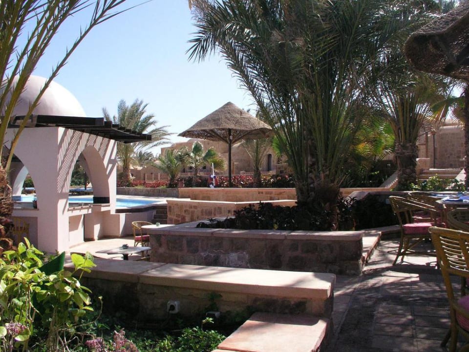 Garten mit Pool Mövenpick Resort El Quseir
