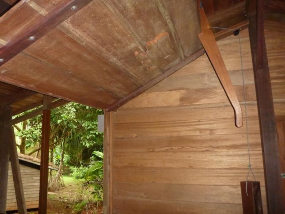 Die Klappe wird zum Lüften eingehangen. Suital Lodge