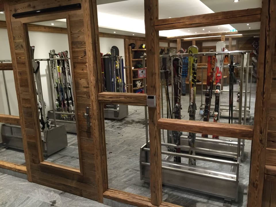 Deposito sci e scarponi, ingresso con tessera Hotel Auhof