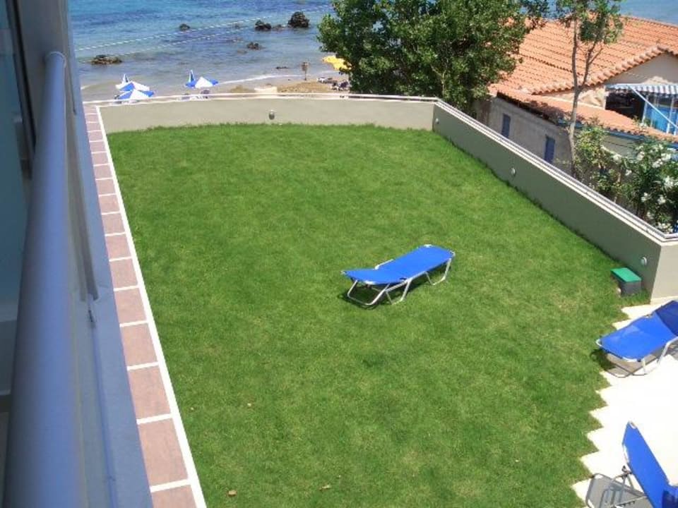 Hoteleigene Liegewiese am Pool Hotel Corissia Princess