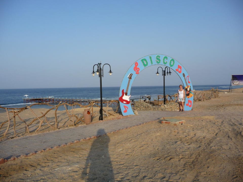 Eingang zur Disco Akassia Swiss Resort