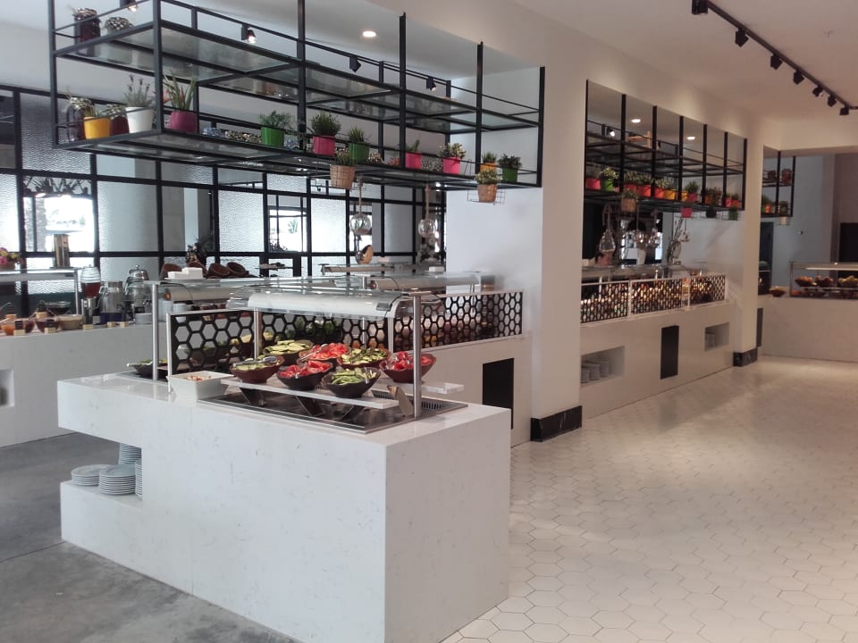 Buffetbereich im Hauptrestaurant DoubleTree by Hilton Antalya-Kemer