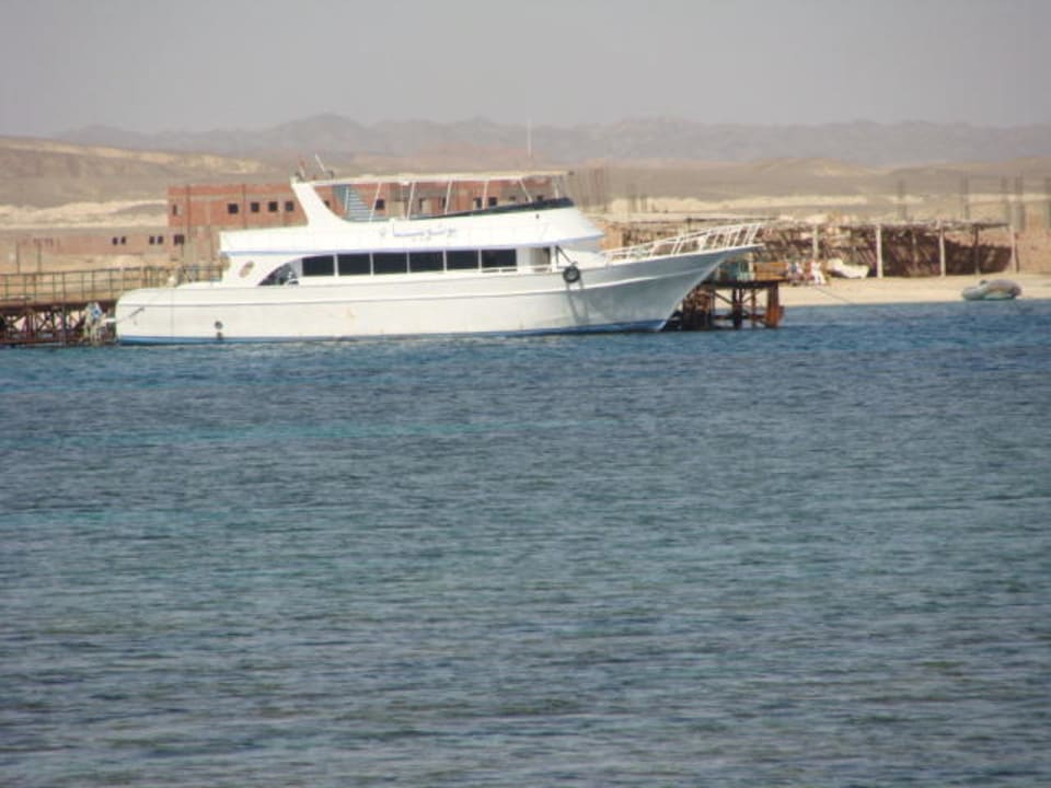 Pontile con le barche pronte per un'escursione Pensée Royal Garden Beach Resort