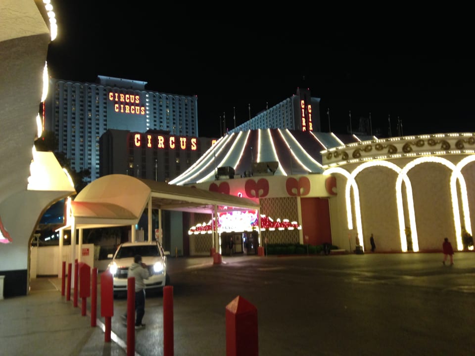 Außenansicht Hotel Circus Circus