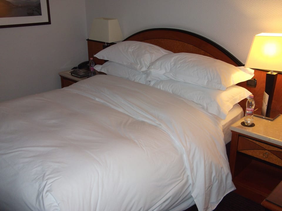 Кровать. Sofitel Budapest Chain Bridge