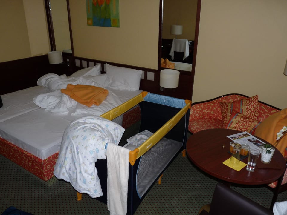 Doppelzimmer mit Kinderreisebett (vom Hotel) relexa hotel Bad Steben