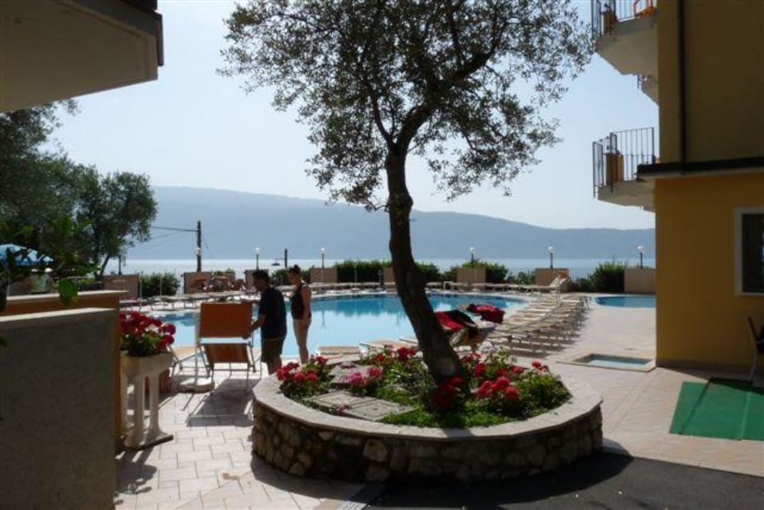 Der mittler Pool neben der Lobby ALL INCLUSIVE Hotel Piccolo Paradiso