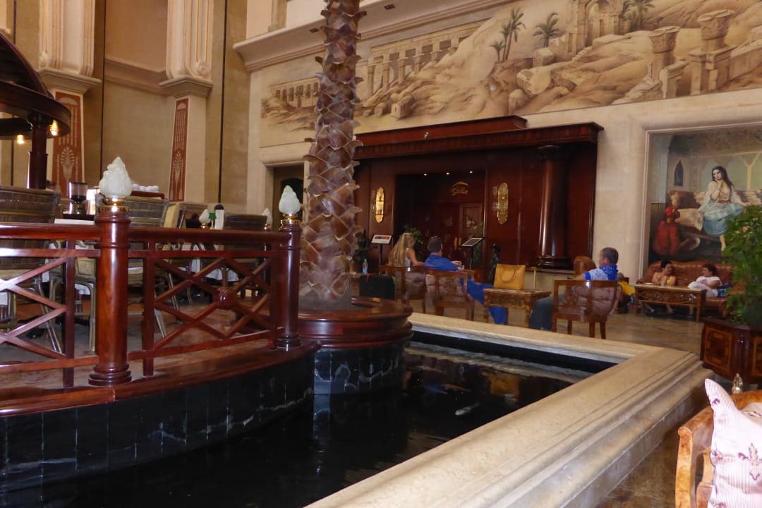 Mit Koiteich  Palm Royale Resort - Soma Bay