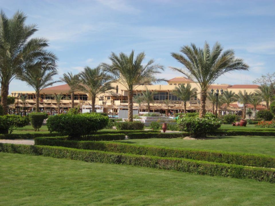 Blick auf das Hauptgebäude Pickalbatros Dana Beach Resort - Hurghada