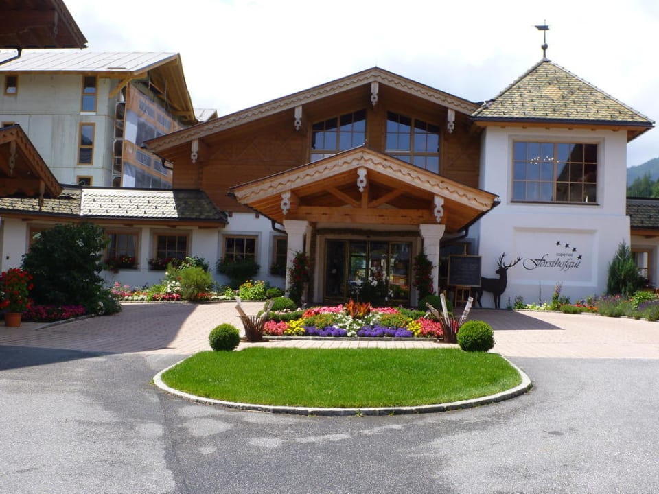 Zufahrt/Eingang Naturhotel Forsthofgut