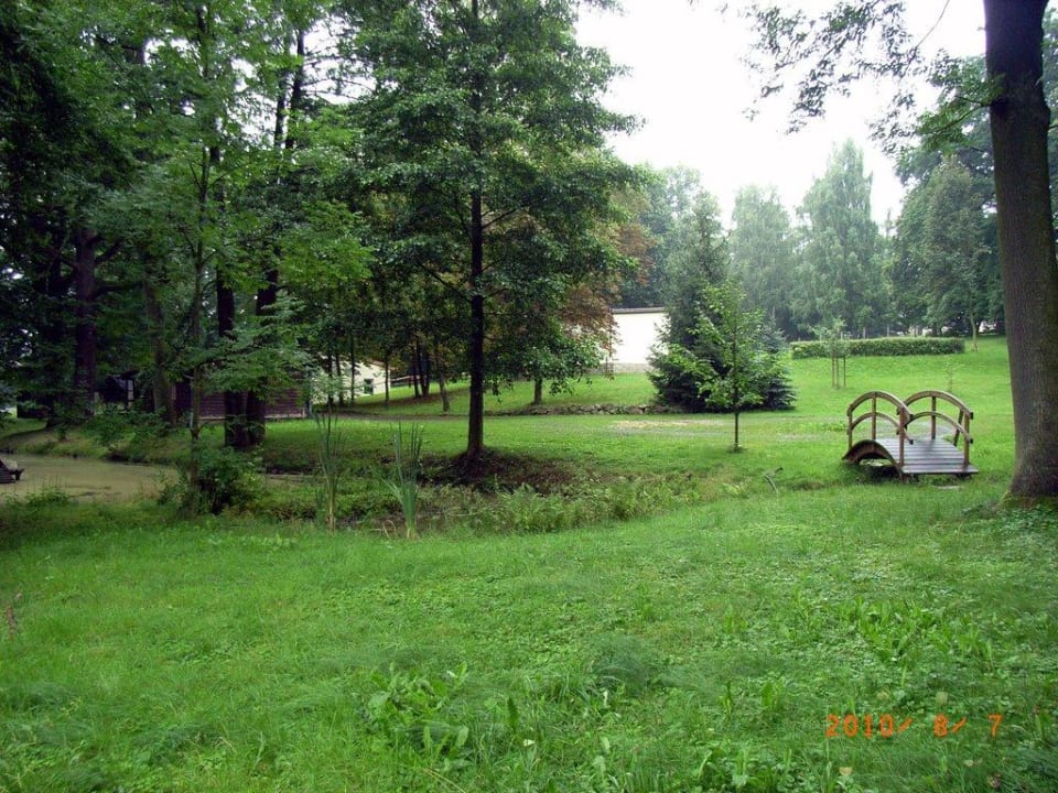 Gegenüberliegender Park Mühlenhotel Schöpstal