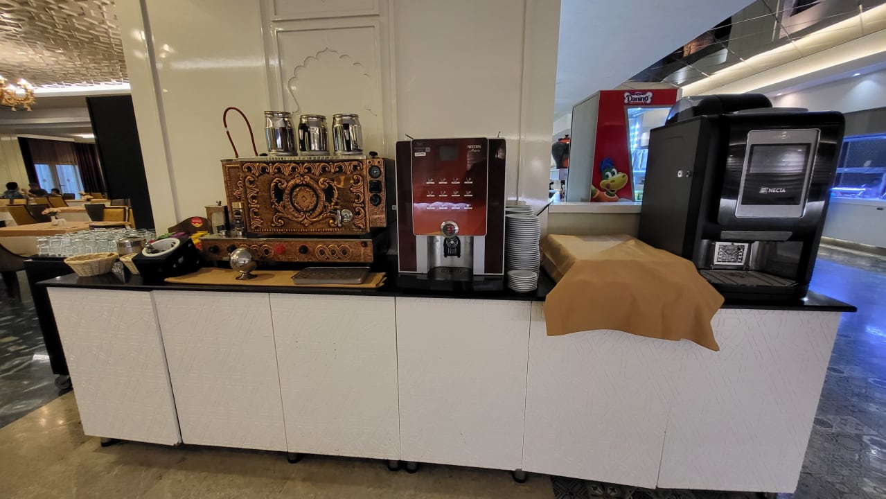 Gastro Royal Taj Mahal Hotel