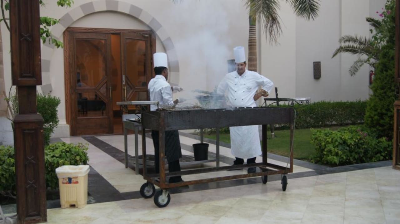 Zum Abendessen Stella Beach Resort & Spa Makadi Bay