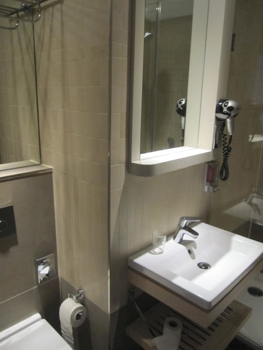 Sehr edles, aber kleines Bad TITANIC Comfort Berlin Mitte