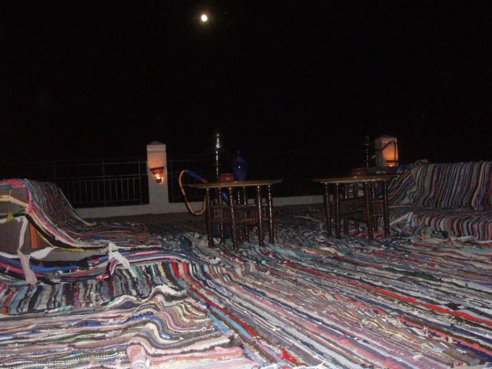 Bar z szisza na dachu Safir Sharm Waterfalls Resort