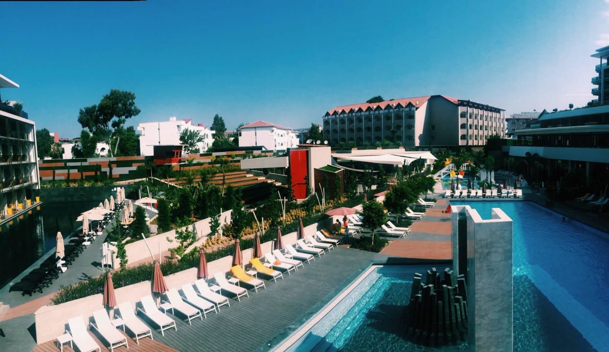 Вид на внутренний двор The Sense Deluxe Hotel