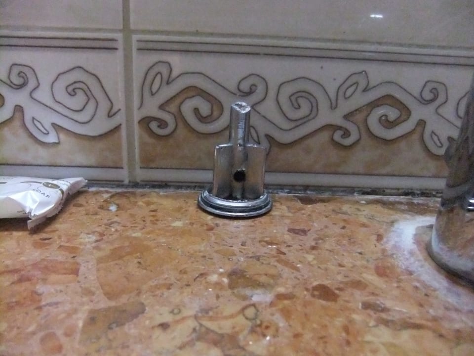 Abgebrochener Waschbeckenstöpsel Hotel Diamond