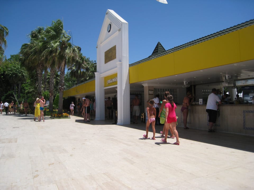 Das Restaurant am Hauptpool Botanik Hotel & Resort