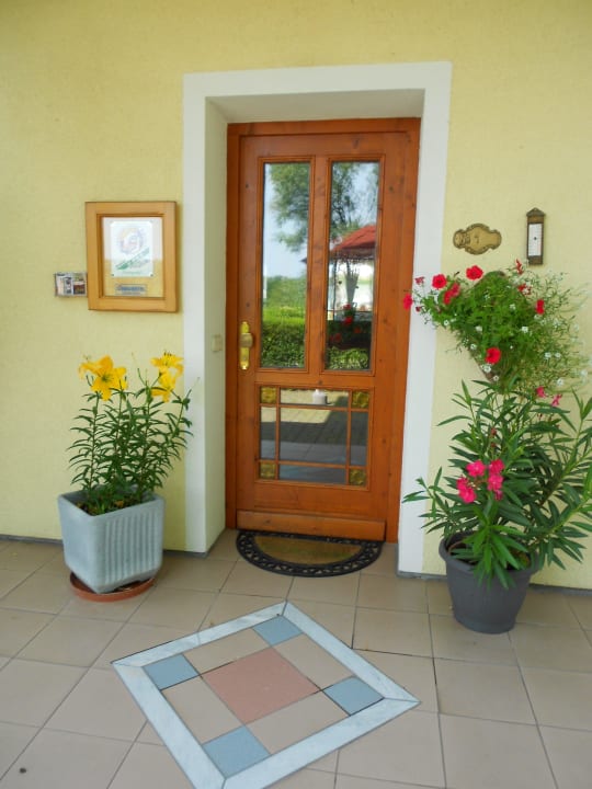 Die Eingangstür zur süssen Pension Pension Salzingerhof