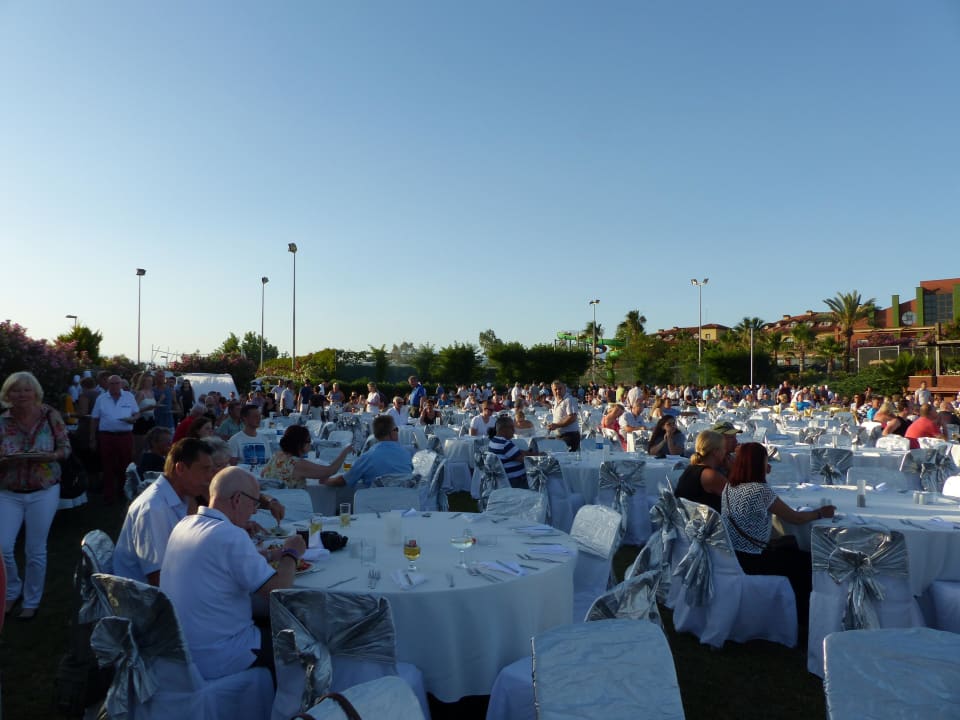 Galaabend am Sportplatz mit 1000 Gästen, Wahnsinn Alba Queen Hotel