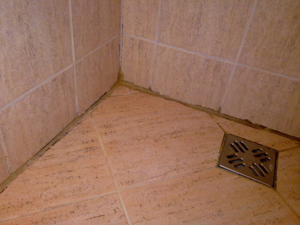 Schimmel in der Dusche Alua Helios Bay