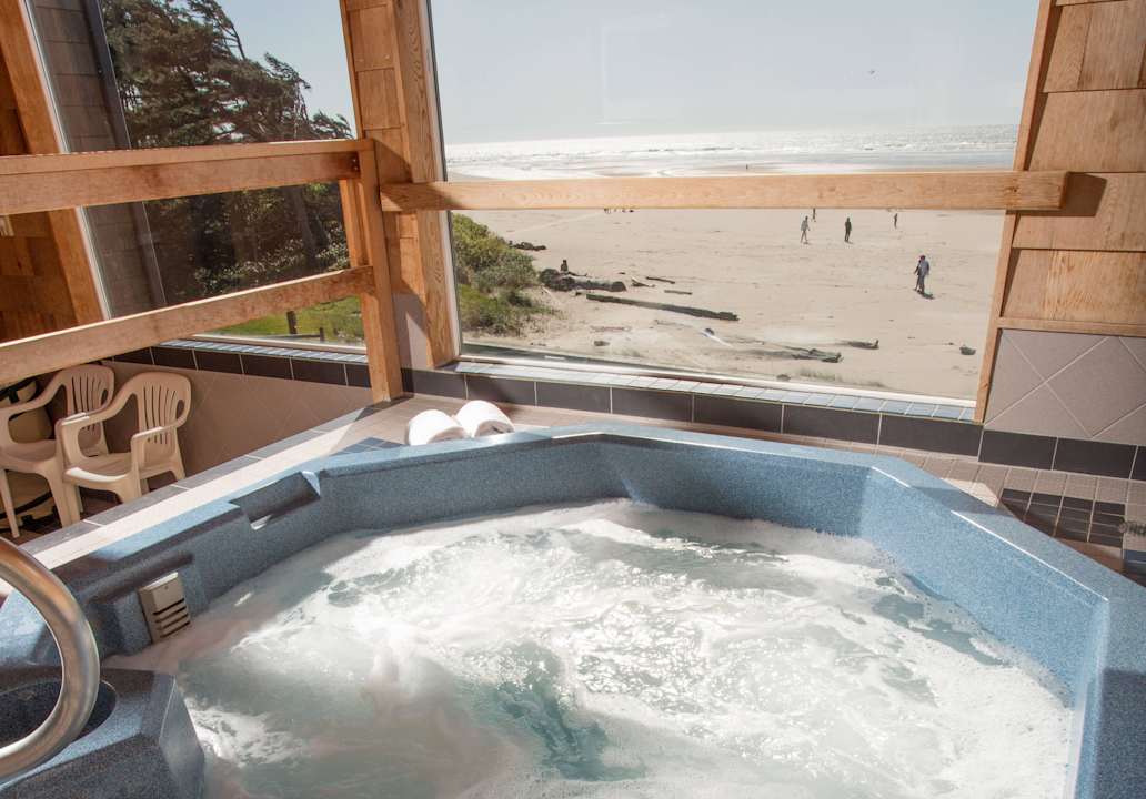 Hot Tub Schooner's Cove Inn