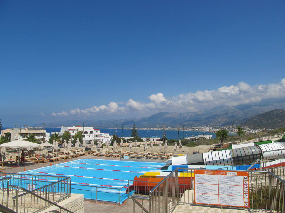 Ausblick zwischen Pools Grand Hotel Holiday Resort