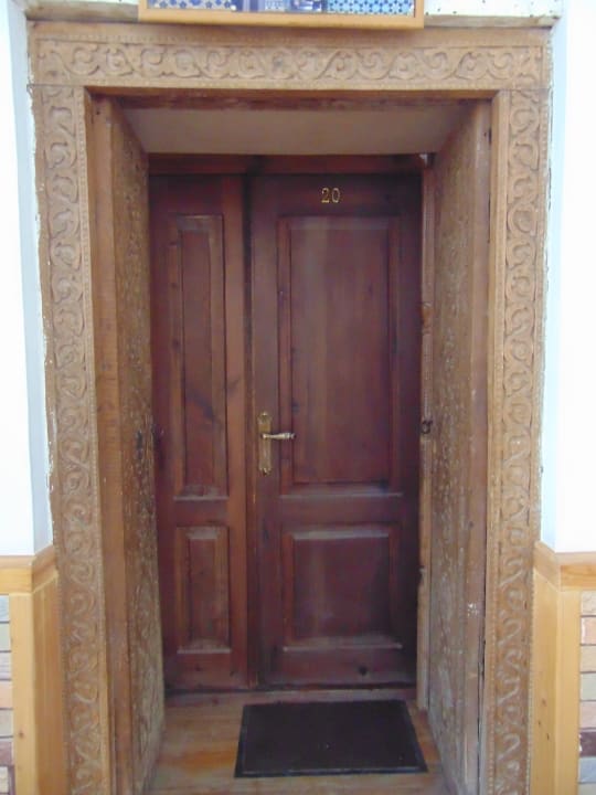 Zimmer Madrasah Polvon-Qori Boutique