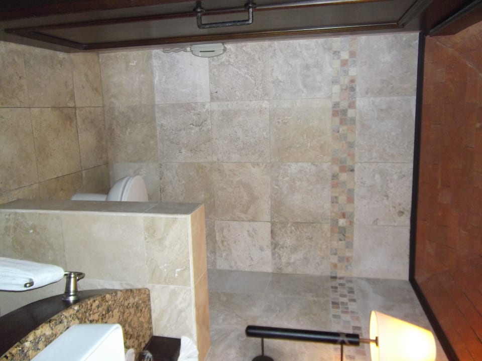 WC Hotel Camino Real Antigua