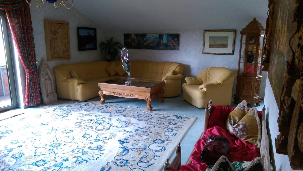 Wohnzimmer mit tv Hotel Karlsteiner Stuben