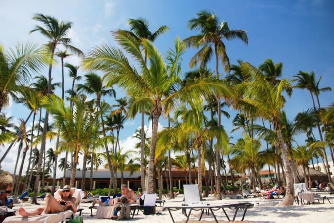Blick vom Strand auf Buffetrestaurant Secrets Royal Beach Punta Cana - Adults only