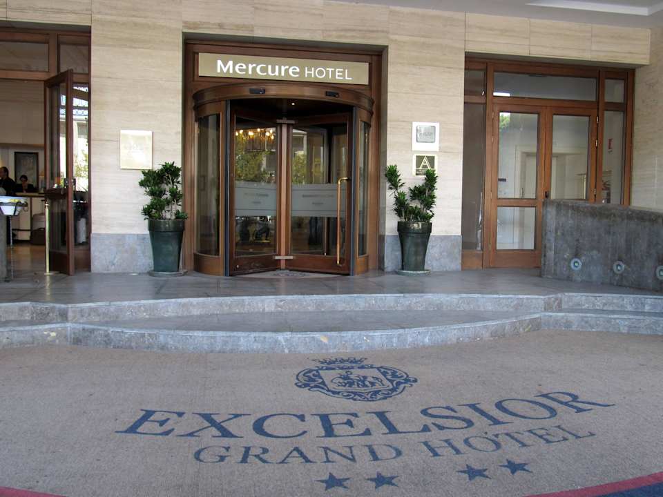 Wejście do hotelu Mercure Catania Excelsior