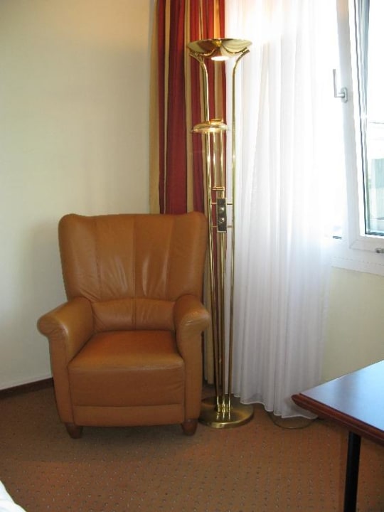 Sessel im Zimmer The Westin Grand München
