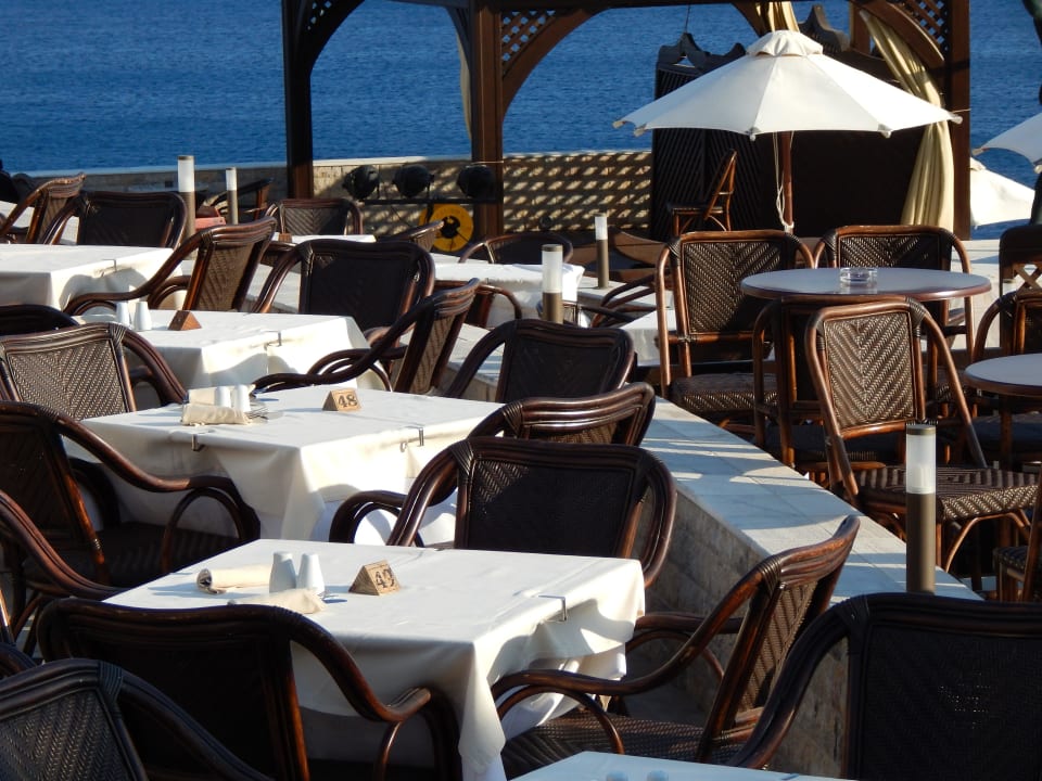 Außenbewirtung im Hauptrestaurant Hotel Kalithea Horizon Royal