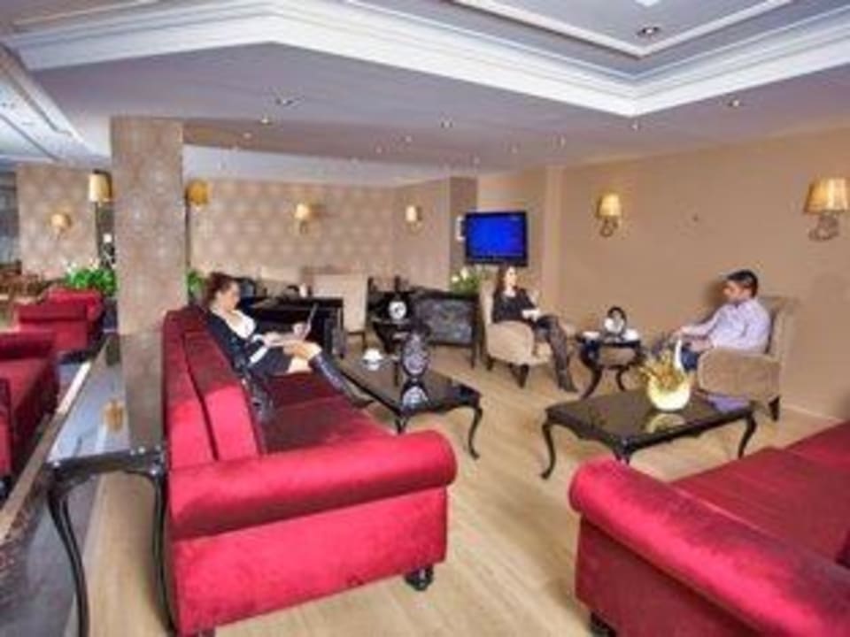 Lobby Hotel Grand Emin