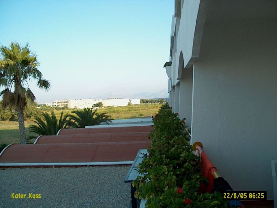 Blick vom Balkon im 2ten Stock Hotel Tigaki Beach
