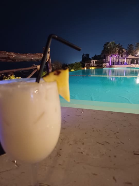 Pool The Cove Rotana Resort