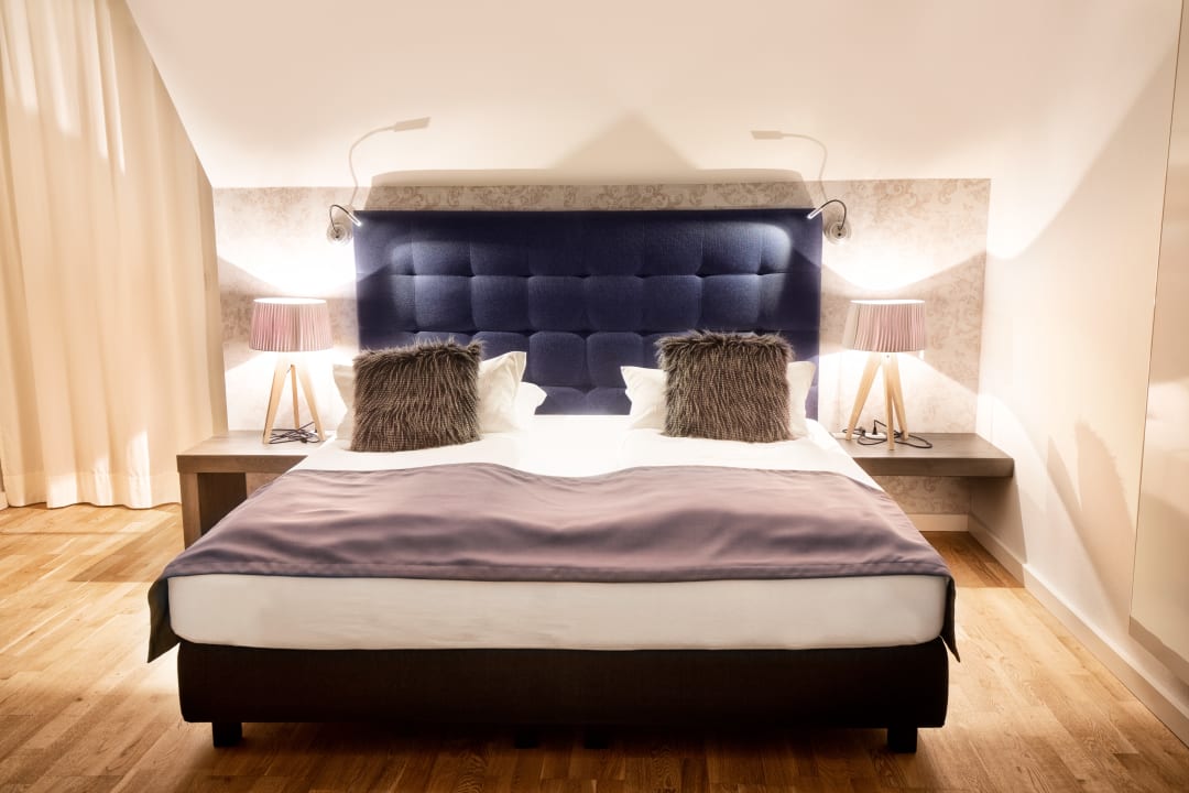 Zimmer Boardinghouse by M&K