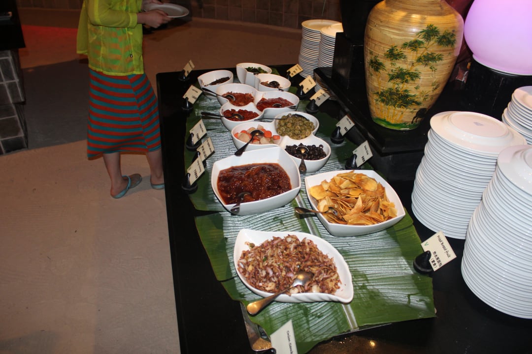 Buffet Meeru Maldives Resort Island